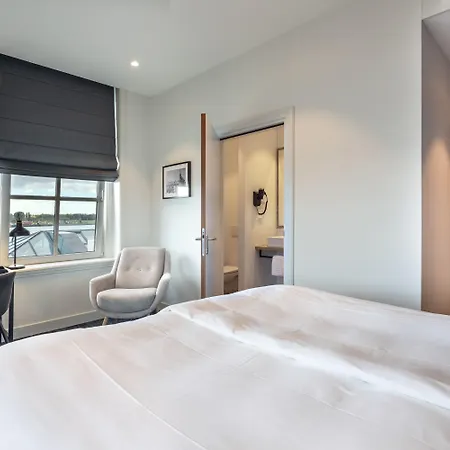 Hotel Maassluis 3*