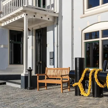 Hotel Maassluis فندق 3*