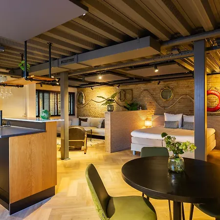 Hotel Maassluis מלון 3*