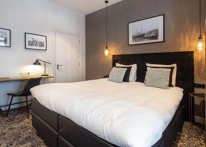 מלון Hotel Maassluis 3*