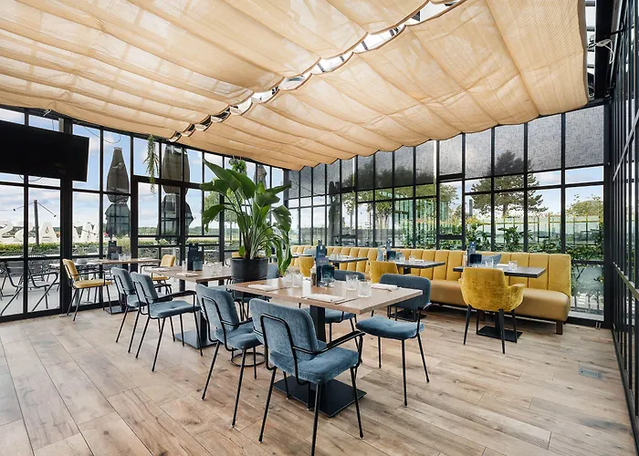 Hotel Maassluis מלון 3*