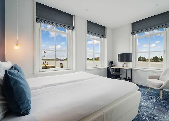 Hotel Maassluis מאס-סלאוס